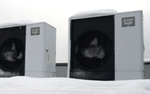 Kako vzdrževati toplotno črpalko za brezhibno delovanje v zimskem času?