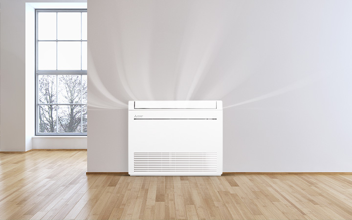 Talna klimatska naprava pod velikim oknom v dnevnem prostoru